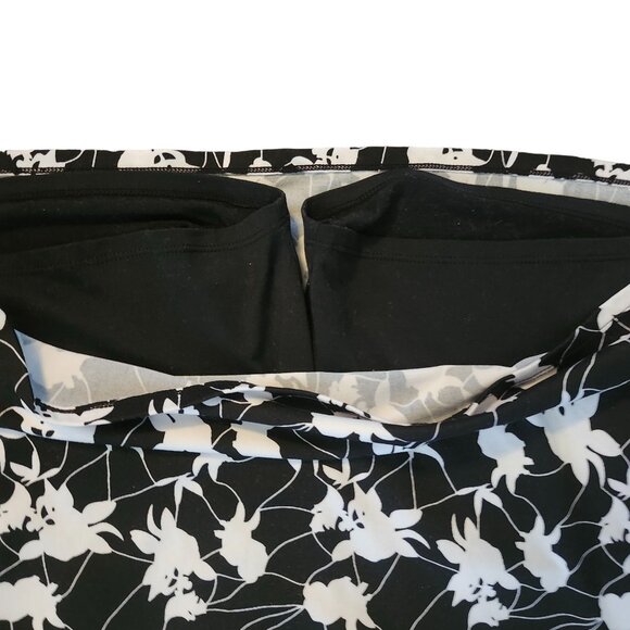 Medium Tranquility Colorado Skort Black and White Floral Pickleball Golf - Picture 2 of 5